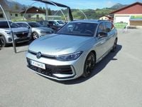 Gebraucht VW Passat R-line 150 PS (110 kW) 2024 Silber  metallic Kombi