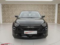 Neu Fiat 600 La Prima 146 PS (107 kW) 2025 Schwarz SUV