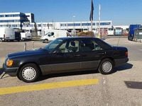 Gebraucht Mercedes E200 118 PS (86 kW) 1990 Schwarz Limousine