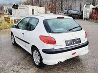 Gebraucht Peugeot 206 54 PS (39 kW) 2000 Weiß Limousine
