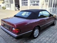 Gebraucht Mercedes E300 220 PS (161 kW) 1993 Rot Cabrio
