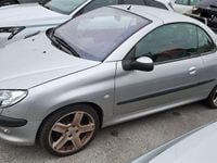 Gebraucht Peugeot 206 CC 107 PS (78 kW) 2001 Silber Cabrio