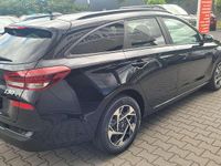 gebraucht Hyundai i30 Kombi Smart SW Family*LED*Navi*Shzg*Lhzg*PDC*Ca...