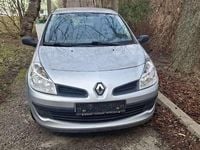 Gebraucht Renault Clio II 75 PS (55 kW) 2007 Silber Kleinwagen