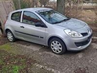 Gebraucht Renault Clio II 75 PS (55 kW) 2007 Silber Kleinwagen
