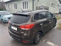 Gebraucht Kia Carens Gold 116 PS (85 kW) 2014 Braun Van / Kleinbus