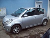 Gebraucht Daihatsu Sirion 69 PS (50 kW) 2012 Silber Kleinwagen