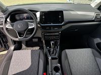 gebraucht VW T-Cross - LIFE 1.5 TSI 150PS DSG/AUTOMATIK, Rauch-Grau-Metallic, Parksensoren hinten, Rückfahrkamera, Privacy-Glas, Sitzheizung, Climatronic, IQ LIGHT MATRIX-LED, Radio Ready2Discover+App-Connect, 17" Alu, KEYLESS, Lendenwirbelstützen vorn, M-Led