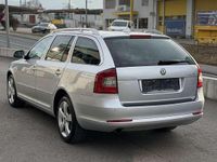 Gebraucht Skoda Octavia Elegance 105 PS (77 kW) 2012 Silber Kombi