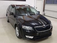 gebraucht Skoda Octavia Combi 2,0 Elegance TDI, Navi, SHZ, 8-fach bereift