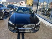 Gebraucht Volvo V60 Core 163 PS (119 kW) 2023 Schwarz Kombi