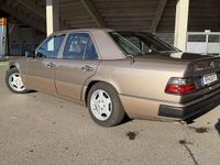Gebraucht Mercedes E300 147 PS (108 kW) 1991 Beige Limousine
