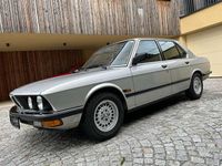 Gebraucht BMW 520 125 PS (91 kW) 1982 Silber Limousine