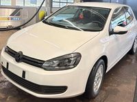 Gebraucht VW Golf VII Trendline 105 PS (77 kW) 2012 Weiß Limousine