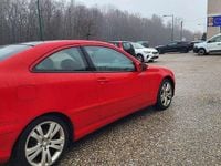Gebraucht Mercedes C220 143 PS (105 kW) 2002 Rot Coupé