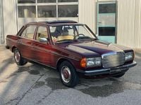 Gebraucht Mercedes E240 72 PS (52 kW) 1984 Rot Limousine