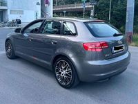 Gebraucht Audi A3 Attraction 105 PS (77 kW) 2012 Grau Limousine