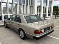 Gebraucht Mercedes E200 118 PS (86 kW) 1992 Silber Limousine