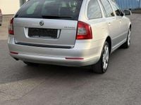 Gebraucht Skoda Octavia Elegance 105 PS (77 kW) 2012 Silber Kombi