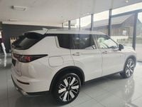 Neu Mitsubishi Outlander P-HEV Intense 136 PS (100 kW) 2026 SUV