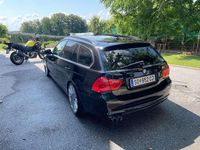 Gebraucht BMW 318 143 PS (105 kW) 2011 Schwarz Kombi