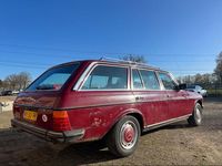 Gebraucht Mercedes 230 109 PS (80 kW) 1979 Rot Kombi