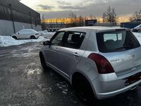 Gebraucht Suzuki Swift GL 69 PS (50 kW) 2005 Silber Limousine