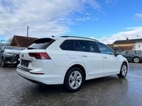 Gebraucht VW Golf VIII Life 131 PS (96 kW) 2023 Weiß Kombi