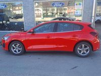Gebraucht Ford Focus Titanium 125 PS (91 kW) 2022 Rot Kleinwagen