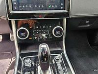 gebraucht Jaguar XE D200 R-Dynamic Black Aut.