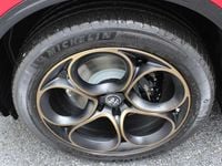 Neu Alfa Romeo Stelvio 209 PS (153 kW) 2025 Rot SUV