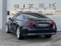 Gebraucht Mercedes E220 197 PS (144 kW) 2024 Schwarz Limousine