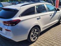 gebraucht Hyundai i30 Kombi Smart SW 1.5 MJ25*Navi*LED*Shzg*PDCv&h*Cam*16