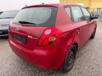 Gebraucht Kia Ceed 105 PS (77 kW) 2008 Rot Kleinwagen