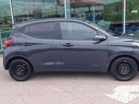 Gebraucht Hyundai i10 Trend 83 PS (61 kW) 2024 Grau Kleinwagen