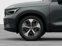 Neu Volvo XC40 163 PS (119 kW) 2025 Gold SUV