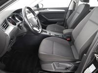 Gebraucht VW Passat 122 PS (89 kW) 2022 Grau Kombi