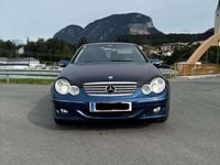 Gebraucht Mercedes 180 143 PS (105 kW) 2004 Blau Limousine