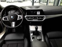 gebraucht BMW 318 d Limo Sport Shadow Line LED / NAVI / 18 ZOLL / SHADOW LINE & DACHHIMMEL SCHWARZ