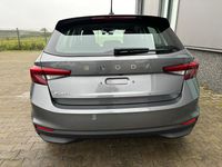 gebraucht Skoda Fabia Sondermodell 130 Jahre LIEFERUNG KOSTENLOS! 1.0 MPI 80PS, METALLIC, 15" ALU, LED-Scheinwerfer, M-Lederlenkrad, Nebelscheinwerfer, Parksensoren hinten, Rückfahrkamera, Sitzheizung, Tempomat, Klimaanlage, Infotainment 8"+Wireless SmartLink, Fußm