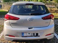 Gebraucht Hyundai i20 GO! 75 PS (55 kW) 2018 Silber Limousine