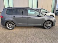 gebraucht VW Touran Highline 2.0 TDI 150 PS DSG/AUTOMATIK, 16" Alu, Climatronic, Alarmanlage, Parksensoren vo/hi, Radio Ready Discover 8", ACC Tempomat, Nebelscheinwerfer, Dachreling silber, M-Lederlenkrad, Digital Cockpit Pro