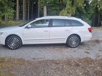 gebraucht Skoda Superb Combi 4x4 Elegance 2,0 TDI CR DPF