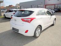 Gebraucht Hyundai i30 99 PS (72 kW) 2013 Weiß Limousine