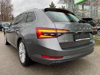 Gebraucht Skoda Superb Style 150 PS (110 kW) 2023 Grau Kombi