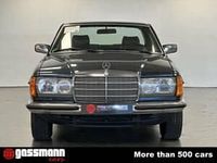 Gebraucht Mercedes 230 136 PS (100 kW) 1982 Blau Coupé