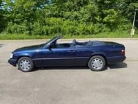 Gebraucht Mercedes E220 150 PS (110 kW) 1994 Blau Cabrio