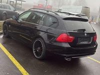 Gebraucht BMW 320 177 PS (130 kW) 2009 Schwarz Kombi
