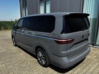 gebraucht VW Multivan T7 Style 2.0 TSI 204PS DSG MIT LANGEM ÜBERHANG (!!), 5 Jahre VW-Garantie, 7-Sitzer, IQ.LIGHT LED-MATRIX-SCHEINWERFER, 3-ZONEN-CLIMATRONIC, Alarm, Digital Cockpit Pro, Sitzheizung, 17" Alu, Rückfahrkamera, Park Assist, Parksensoren v/h,