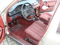 Gebraucht Mercedes 200 76 PS (55 kW) 1985 Grau Limousine